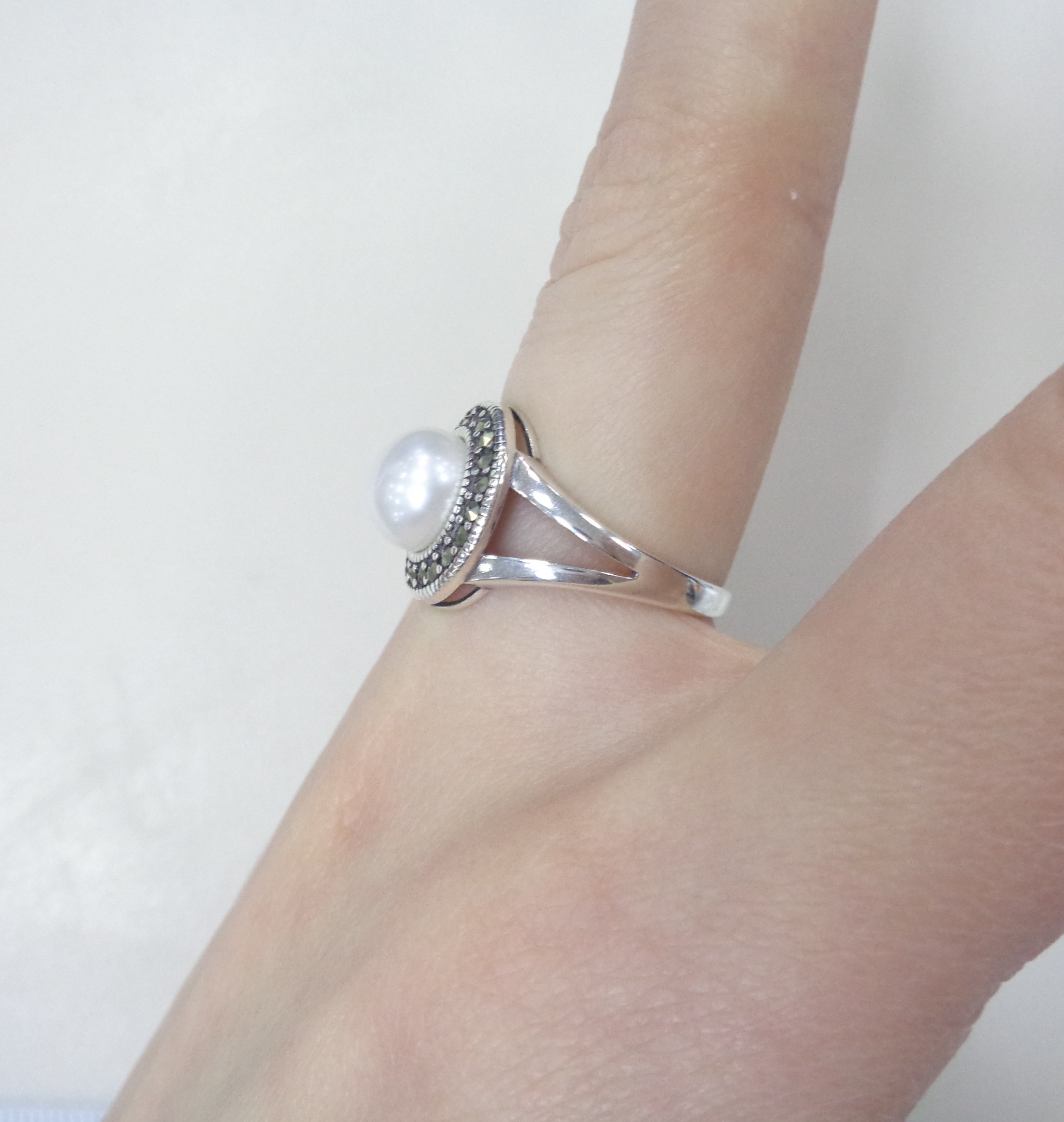 Серебряное кольцо с жемчугом